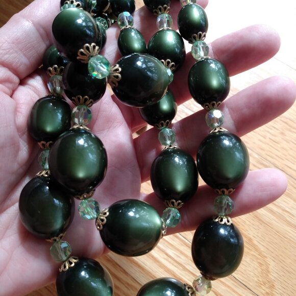 Vintage Green Beaded Necklace Triple Strand Aurora Borealis Glass Collar Choker - Picture 10 of 10